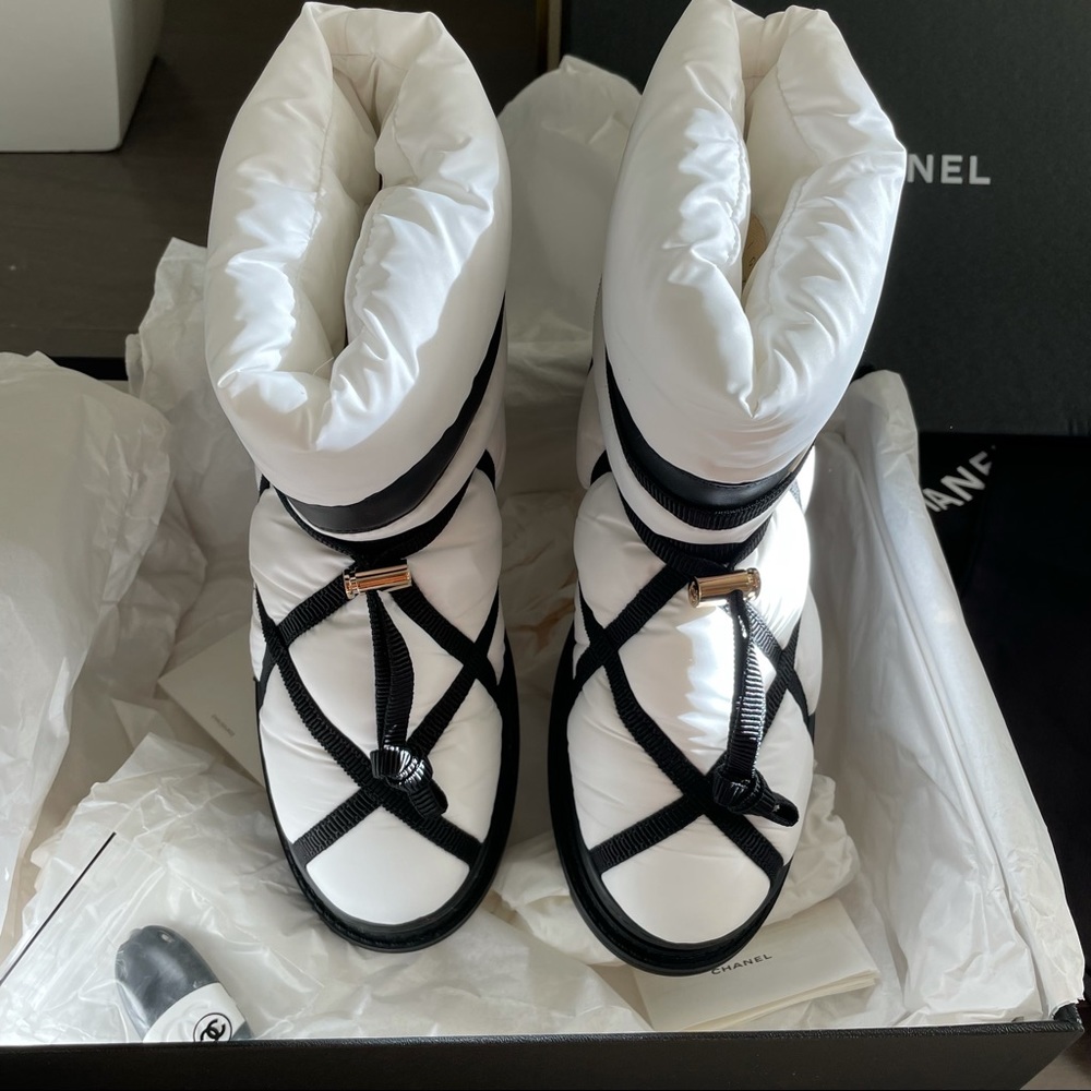 Authentic CHANEL Ice Cleats Snow Boots - Picture 4 of 14